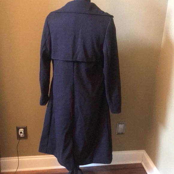 Black wide collar double button trench coat. Size SMALL - Picture 9 of 14